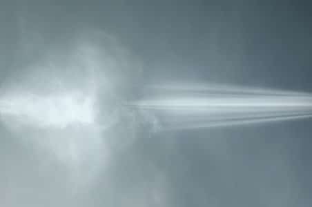 The airflow of an open pipe vs SILVENT 707 L air nozzle against a grey background.